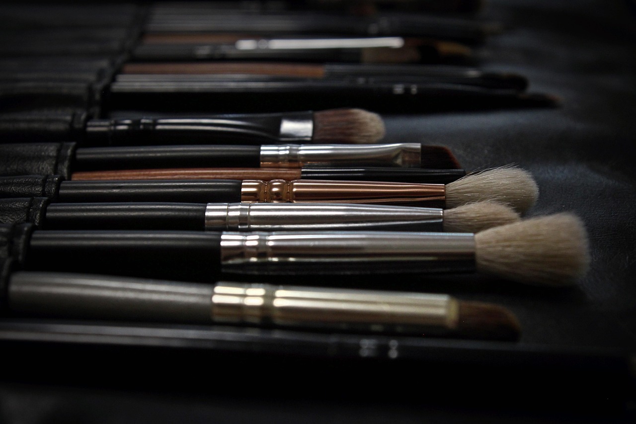 ZOEVA offers a complete range of high-quality beauty essentials, from eyeliners to makeup brushes, helping you create the perfect look, every time. If you're looking to elevate your beauty game, ZOEVA has you covered with a variety of products that seamlessly combine performance, quality, and style. Whether you're a makeup pro or just getting started, this guide highlights the standout offerings from ZOEVA that solve common beauty dilemmas and make your makeup routine smoother.